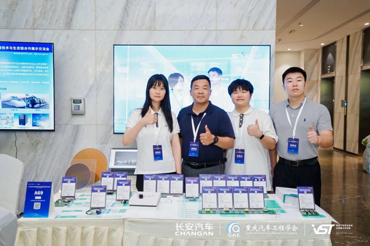 一群人站在桌子前AI 天生的内容可能不准确。。。。。。。。